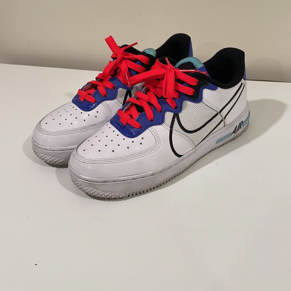Nike - Picture 2 of 4